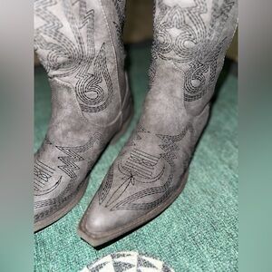 Mint condition cowboy boots
